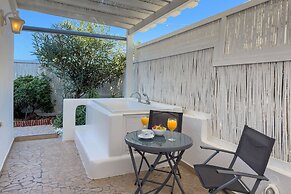 Heliotropio Studios & Apartments