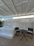 Heliotropio Studios & Apartments