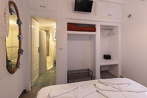 Heliotropio Studios & Apartments