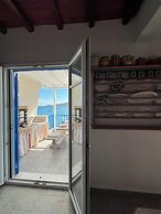 Heliotropio Studios & Apartments