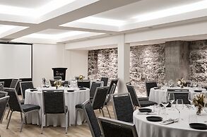 Metcalfe Hotel Ottawa by Gray Collection