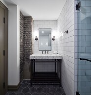 Metcalfe Hotel Ottawa by Gray Collection