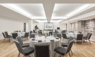 Metcalfe Hotel Ottawa by Gray Collection