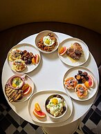 Metcalfe Hotel Ottawa by Gray Collection