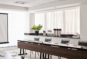 Metcalfe Hotel Ottawa by Gray Collection