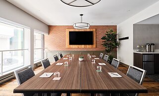 Metcalfe Hotel Ottawa by Gray Collection