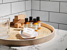 Metcalfe Hotel Ottawa by Gray Collection
