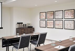 Metcalfe Hotel Ottawa by Gray Collection