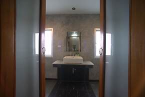 J2 Hotel