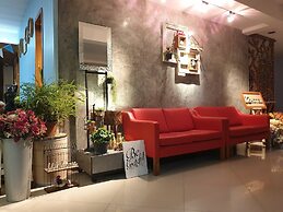 J2 Hotel