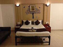 HMR Royal Inn