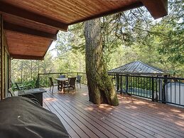 Handsome Dan's Port Renfrew