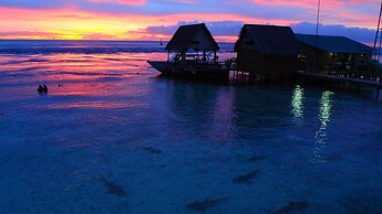 Tetamanu Village & Sauvage