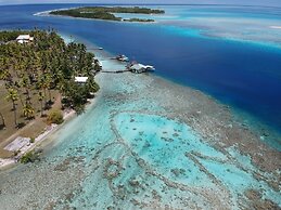 Tetamanu Village & Sauvage