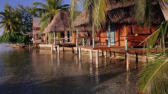 Tetamanu Village & Sauvage