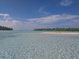 Tetamanu Village & Sauvage