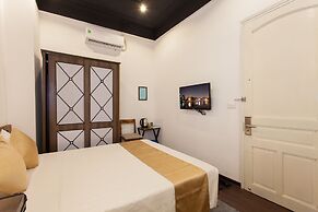 Luxury Backpackers