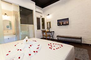 Luxury Backpackers
