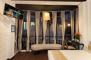 Luxury Backpackers