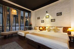 Luxury Backpackers