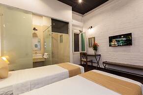 Luxury Backpackers