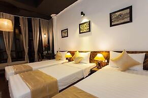 Luxury Backpackers
