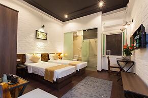 Luxury Backpackers