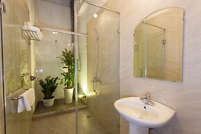 Luxury Backpackers