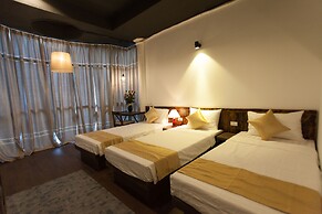 Luxury Backpackers