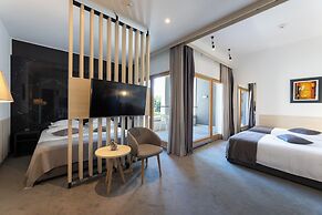 Hotel Salona Palace