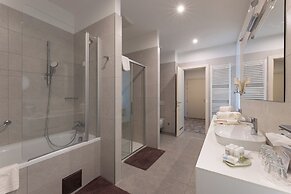 Hotel Salona Palace