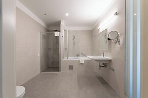 Hotel Salona Palace