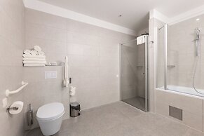 Hotel Salona Palace