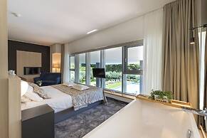 Hotel Salona Palace