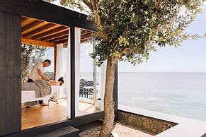 White Exclusive Suite & Villas