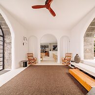White Exclusive Suite & Villas