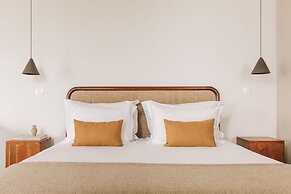 White Exclusive Suite & Villas
