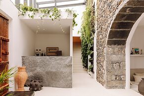 White Exclusive Suite & Villas
