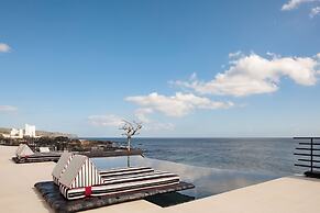 White Exclusive Suite & Villas