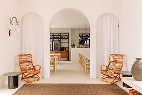 White Exclusive Suite & Villas