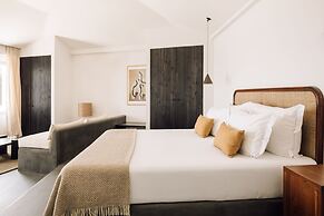 White Exclusive Suite & Villas