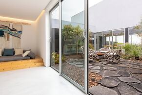 White Exclusive Suite & Villas