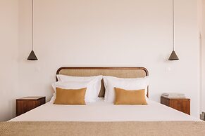 White Exclusive Suite & Villas
