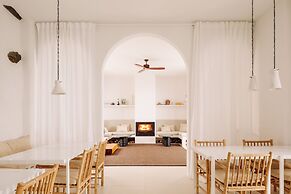 White Exclusive Suite & Villas