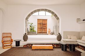 White Exclusive Suite & Villas