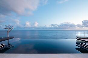White Exclusive Suite & Villas