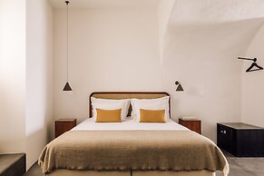 White Exclusive Suite & Villas