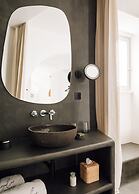 White Exclusive Suite & Villas