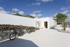 White Exclusive Suite & Villas