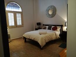 Niceplace Inn